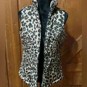 Jane Ashley Women’s Vest full zip animal print Small Mob wife casual